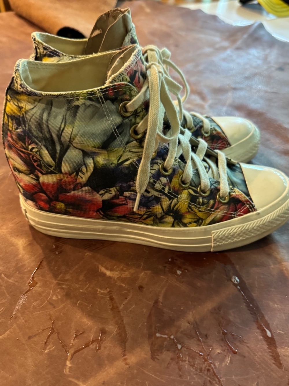 Converse hidden wedge floral canvas shoes, size 8, excellent condition. - Picture 4 of 8